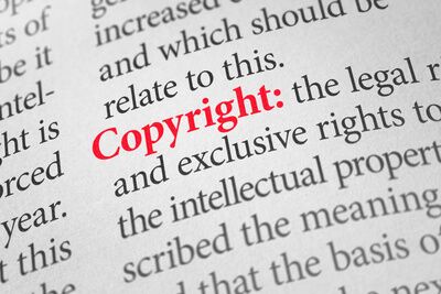 Europa está aprobando nuevas y estrictas leyes de derechos de autor que podrían perjudicar a empresas como Facebook y Google